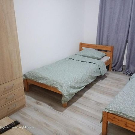 4 Rooms Apartment Tulcea Esterno foto