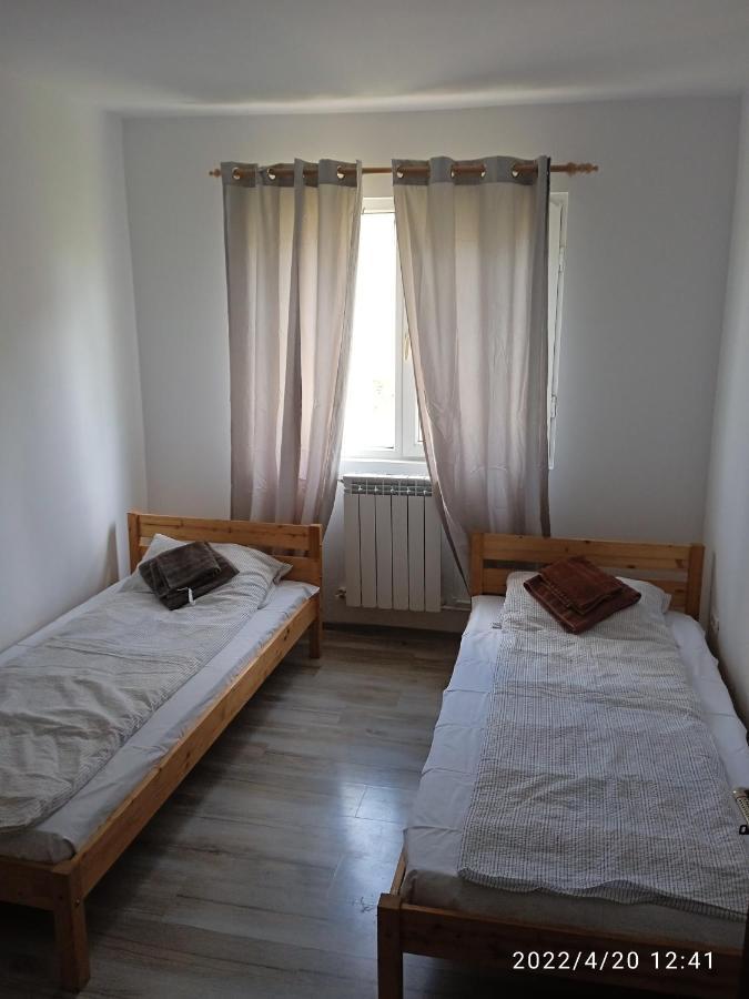4 Rooms Apartment Tulcea Esterno foto