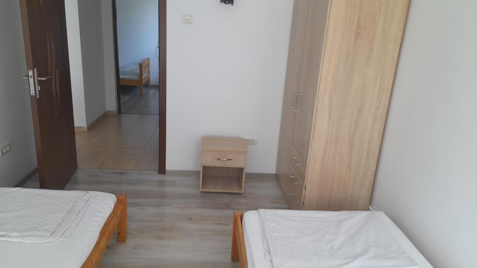 4 Rooms Apartment Tulcea Esterno foto