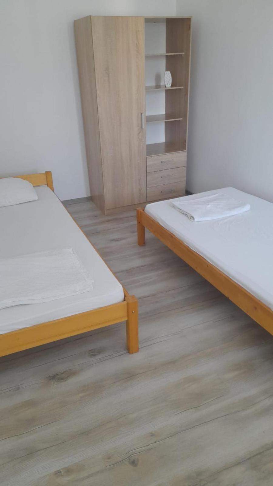 4 Rooms Apartment Tulcea Esterno foto