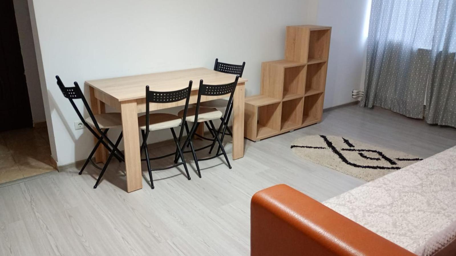 4 Rooms Apartment Tulcea Esterno foto